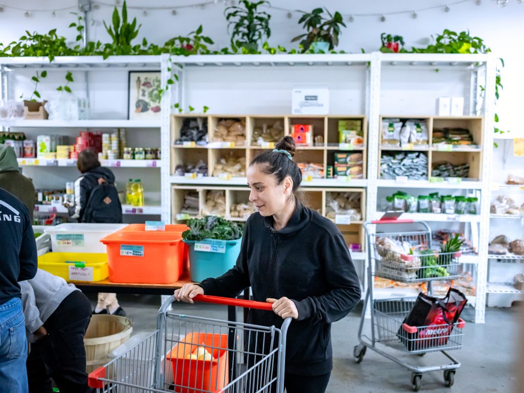 A participant selecting groceries during their Marché Depot appointment at The Depot.